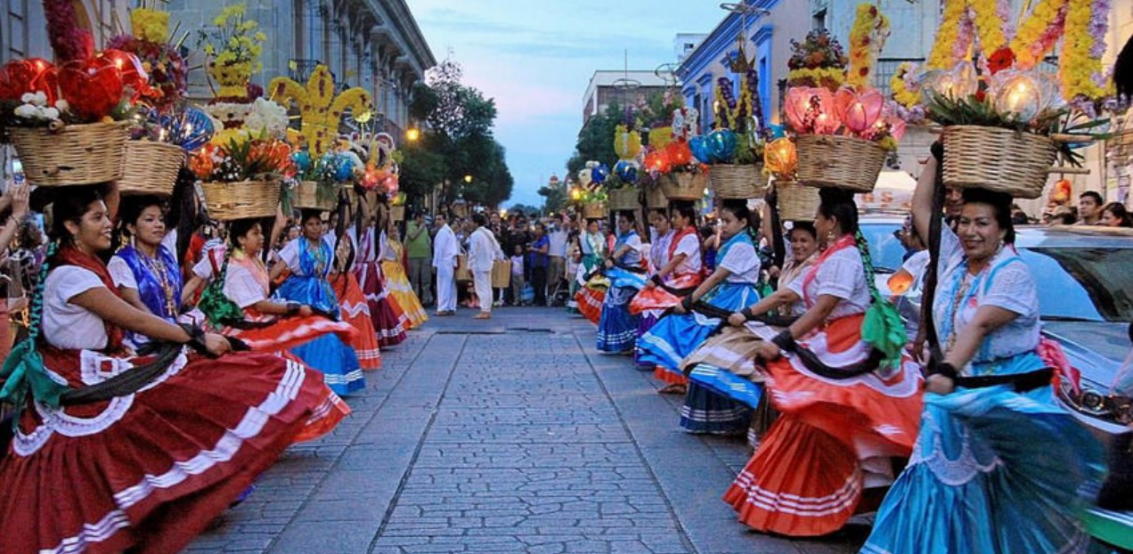 Guelaguetza: fiesta de las ocho regiones de Oaxaca
