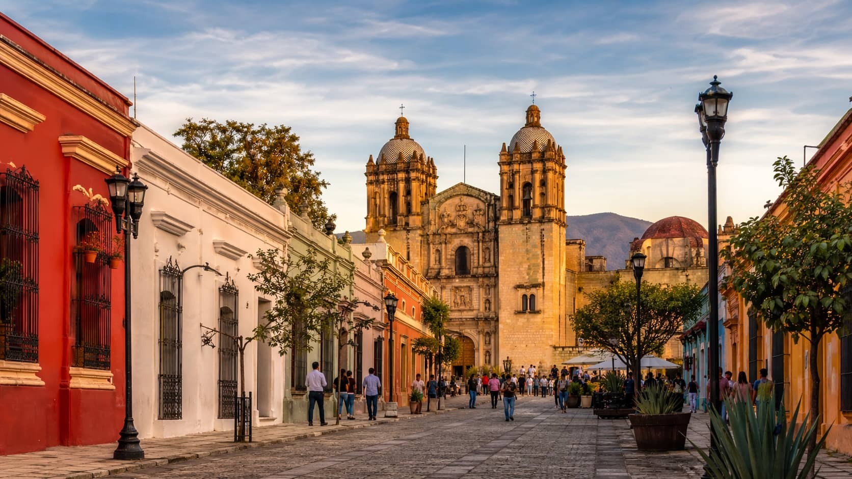 Centro histórico de Oaxaca con el Templo de Santo Domingo al fondo